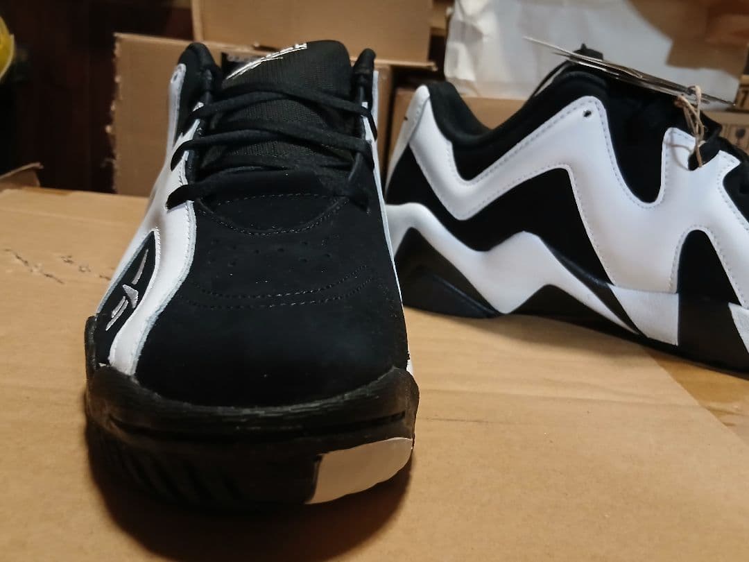 リーボックKAMIKAZELow 新品未使用Size29説明文お読み下さい。