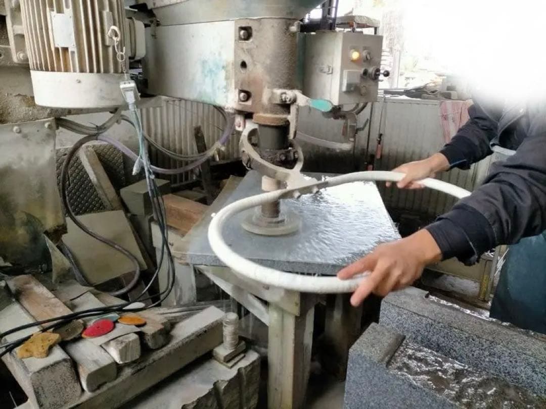 ガーデンテーブル　ガーデニングチェア　庭