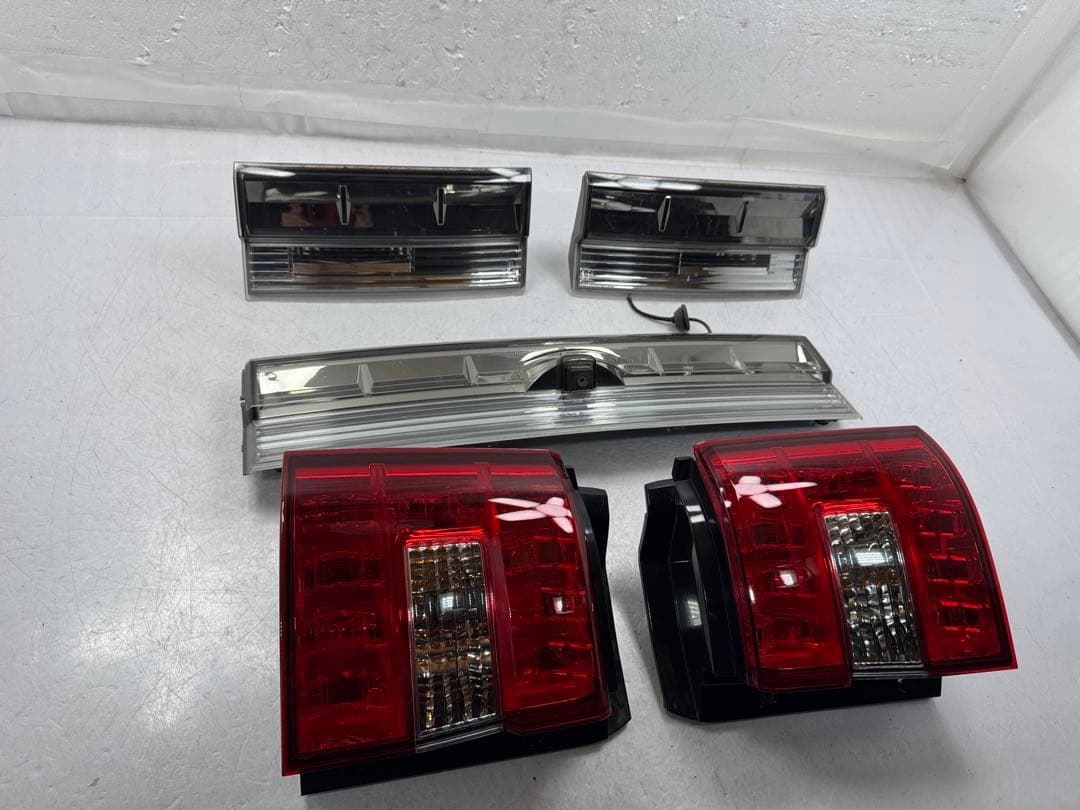 デリカD:5 左右 テール ライト テールランプ 5点セット