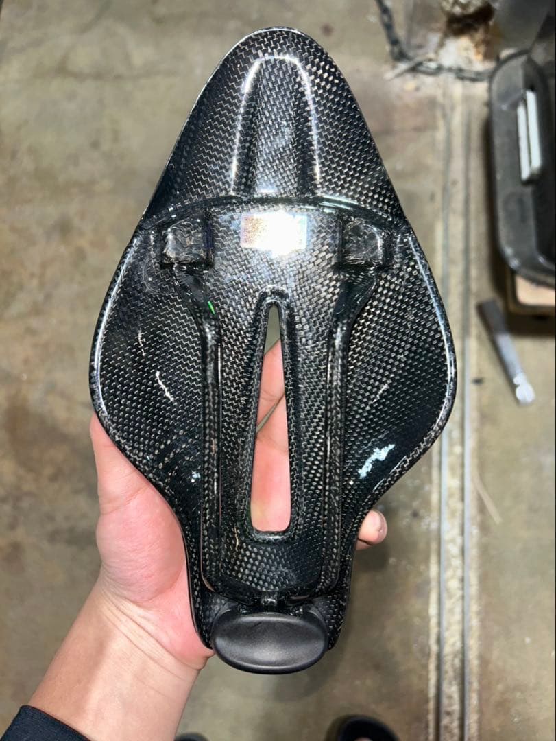 TTバイク　カーボンエアロサドル