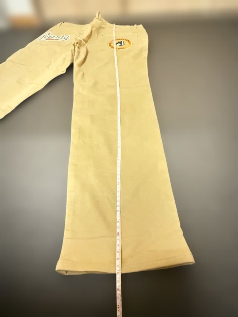 ベージュ パンツ