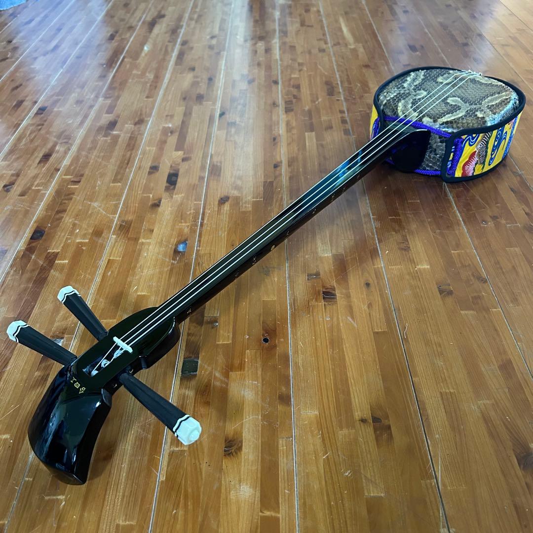 ◼️宮古島から②◼️本皮一枚張り三線◼️初心者の方にも◼️中古高級ハードケース付き◼️沖縄