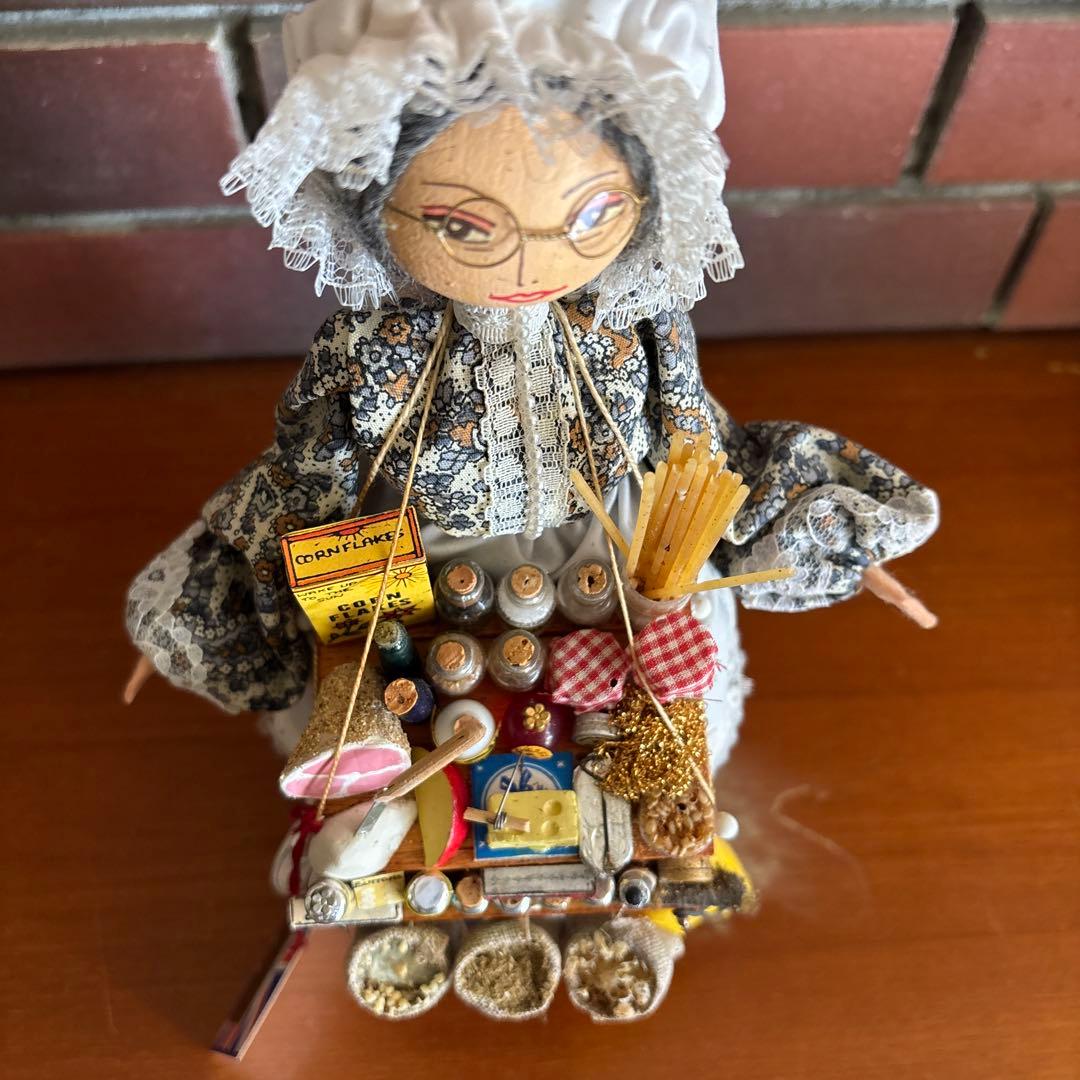 maxico です。Granny Sweet Seller Doll 《G