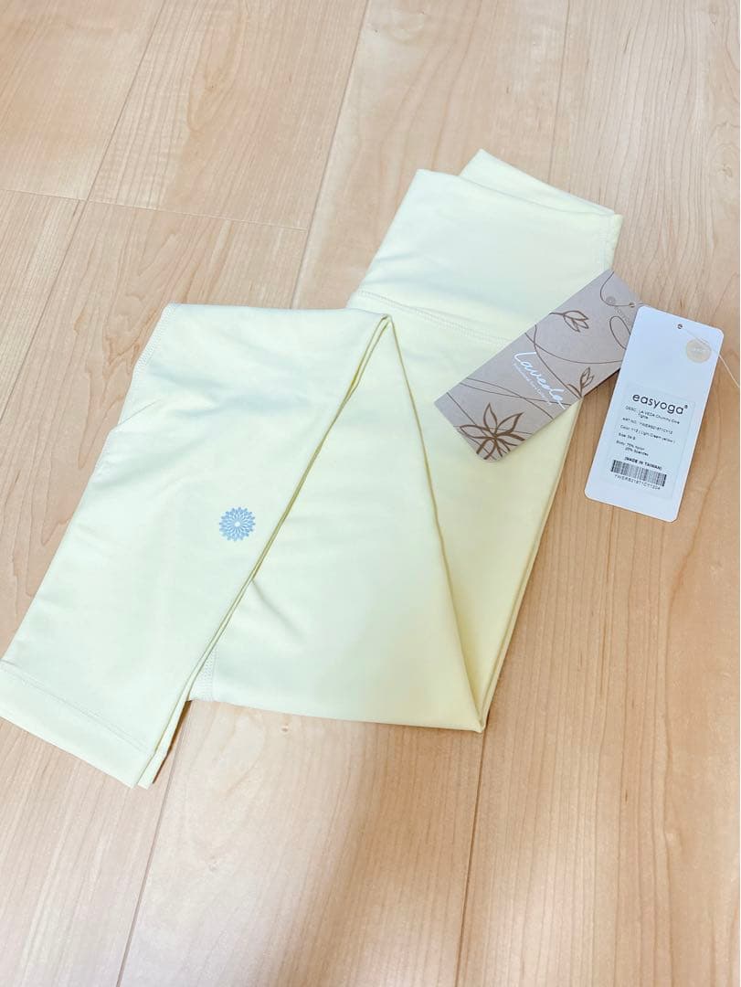 新品未使用　イージーヨガ　レギンス　Sサイズ　ライトクリームイエロー