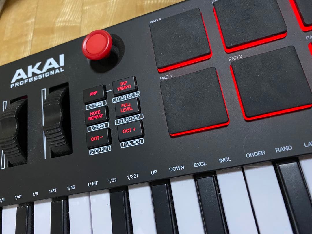 AKAI Professional MPK Mini Plus 37鍵