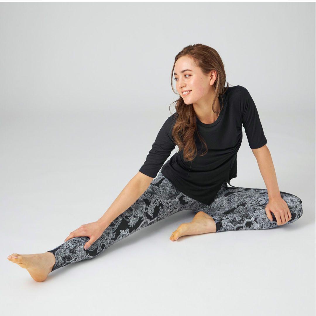 【タグ付き新品未使用品】チャコット　レースプリントレギンス