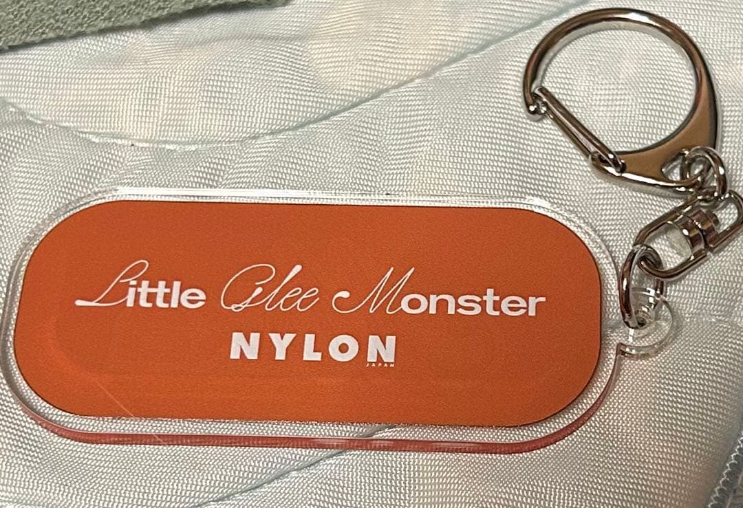 リトグリ ミカ ネームキー NYLON