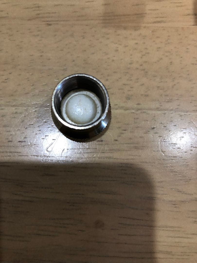 容器のみアイグナー　ヴィンテージ携帯用洋酒ボトル　直径　10㎝　部分的に本革貼り