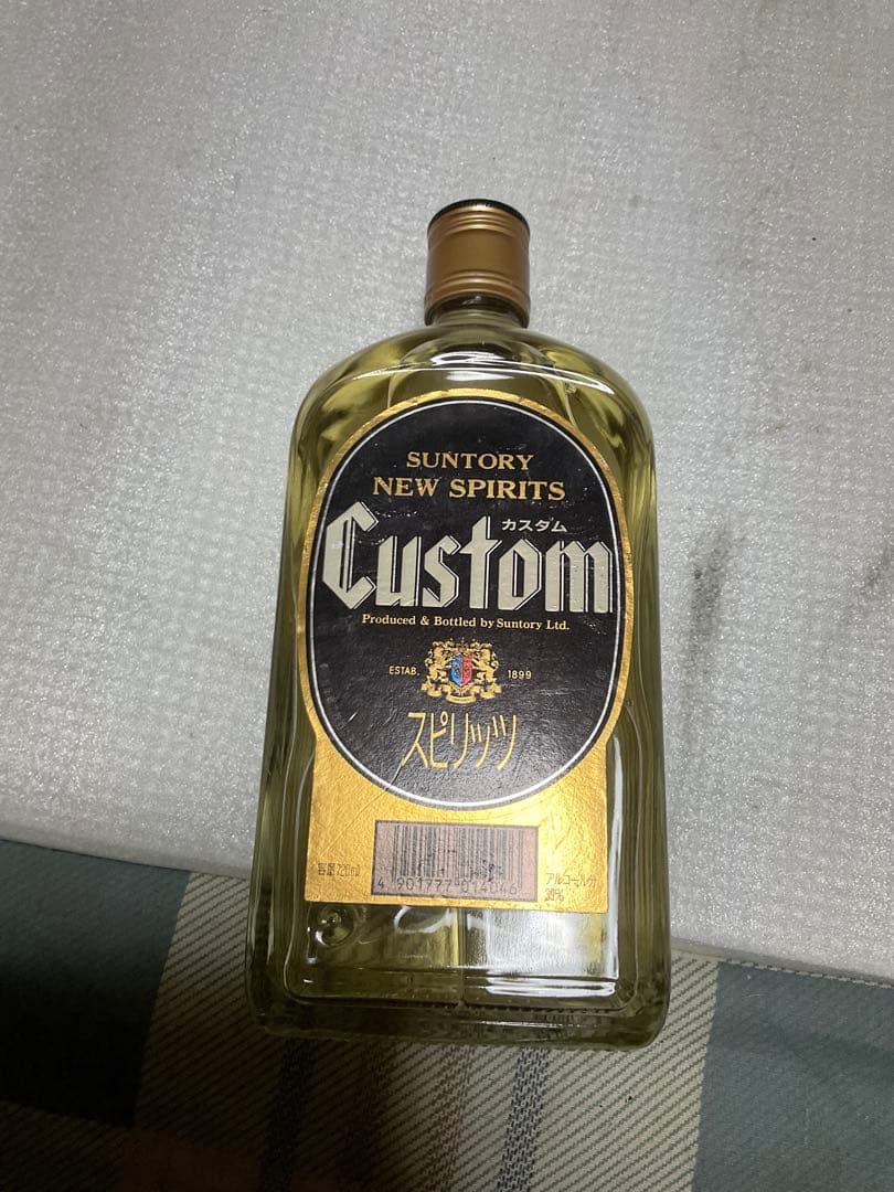 サントリー／NEW SPIRITS CUSTOM。【容量／720ml 39度】。