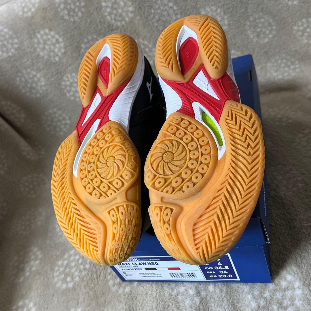 新品・タグ付き・箱入り♪ ミズノ　バドミントンシューズ　23.0cm