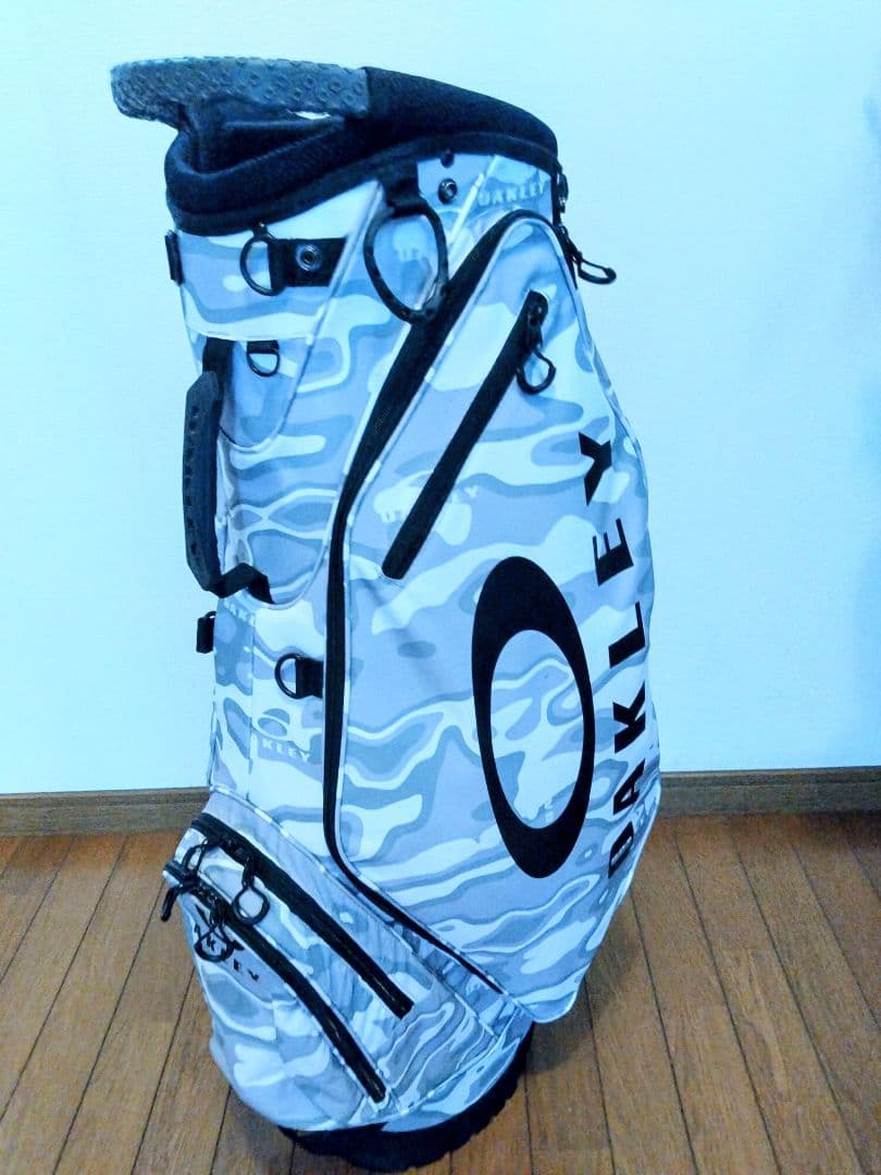 OAKLEY 迷彩キャディバッグ　スタンド式9.5型超軽量【美品】