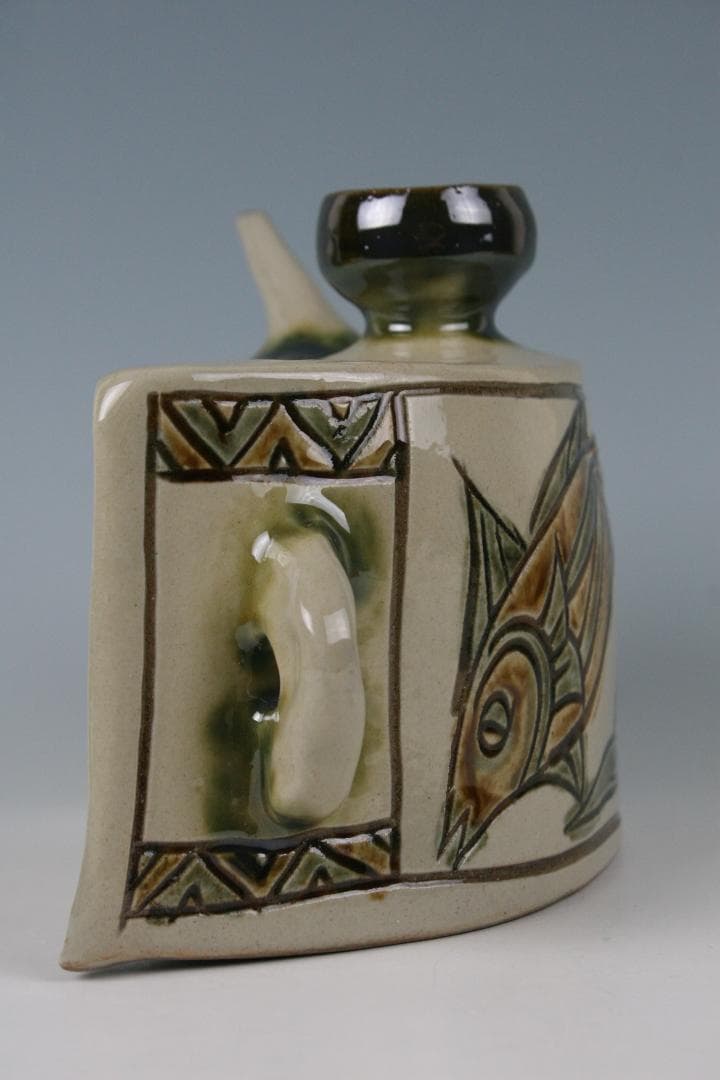 琉球壺屋焼 登り窯 金城敏幸　窓絵双魚文抱瓶（大）