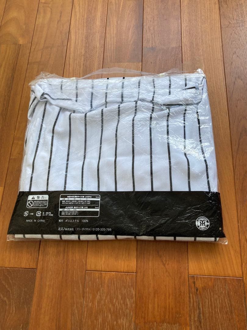 のぶ　新品未使用　阪神タイガース 金本知憲 6番 ユニフォーム L 刺繍