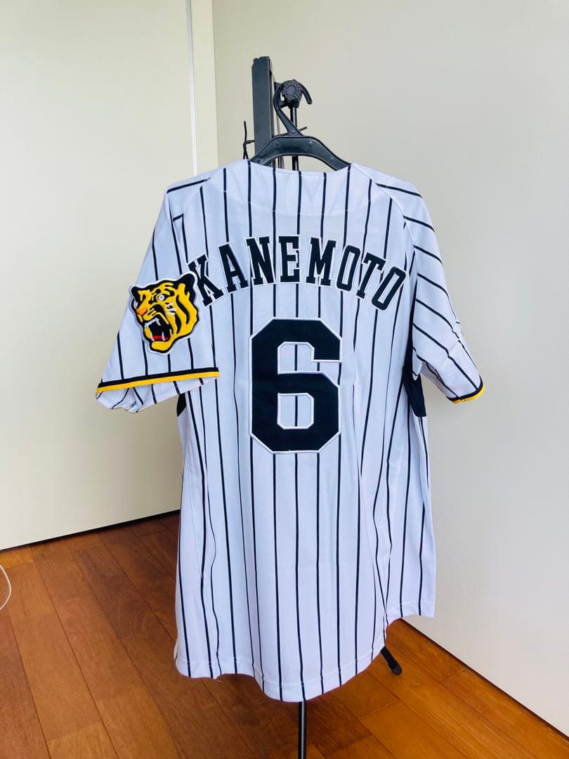 のぶ　新品未使用　阪神タイガース 金本知憲 6番 ユニフォーム L 刺繍