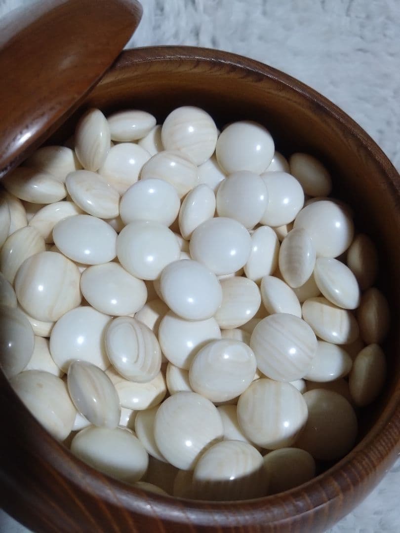 【囲碁】欅碁笥　本蛤碁石、那智黒石　11.4ミリ