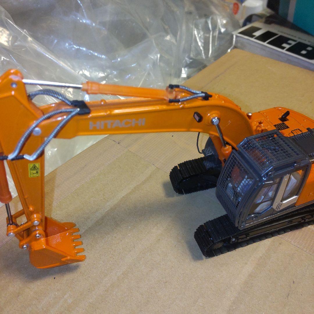日立建機　ZAXIS 225USRK-3  回転フォークセット　1/50