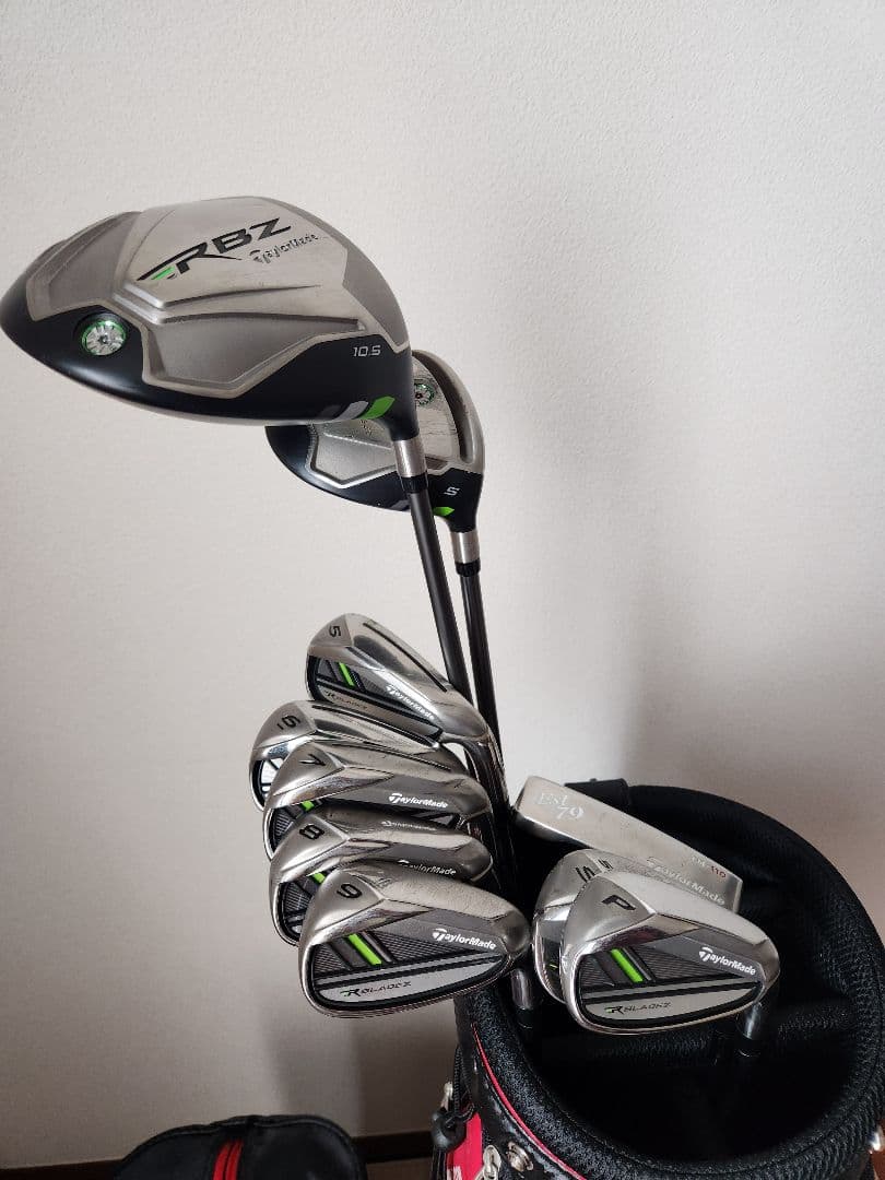 TaylorMade ゴルフクラブセット　練習用バッグ他初心者向けゴルフ用品付