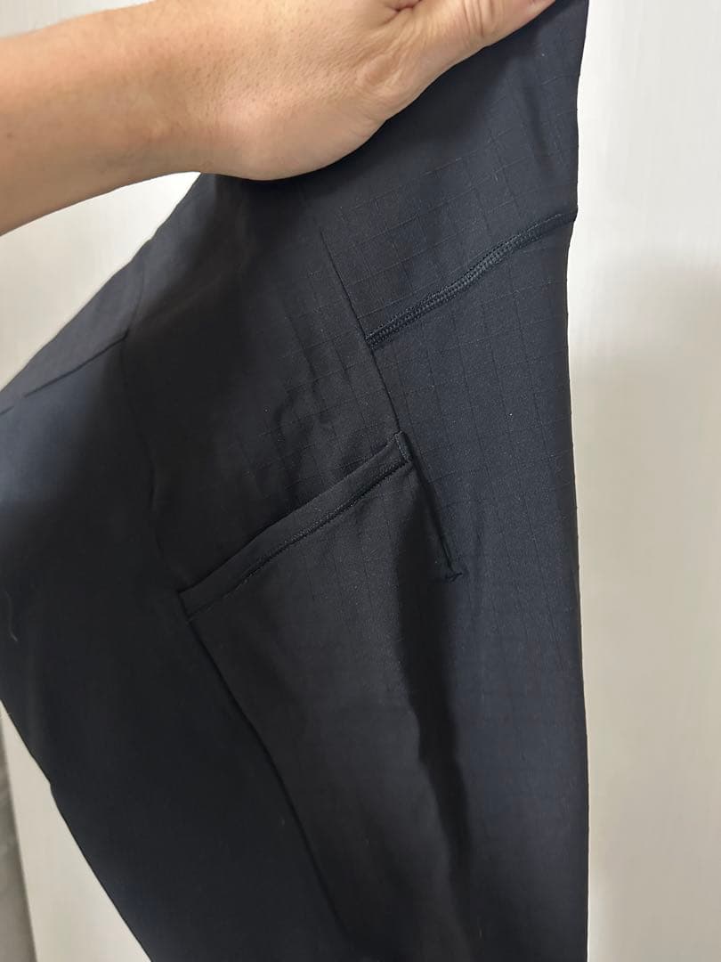 新品 Lululemon ブラックレギンス ポケット付き