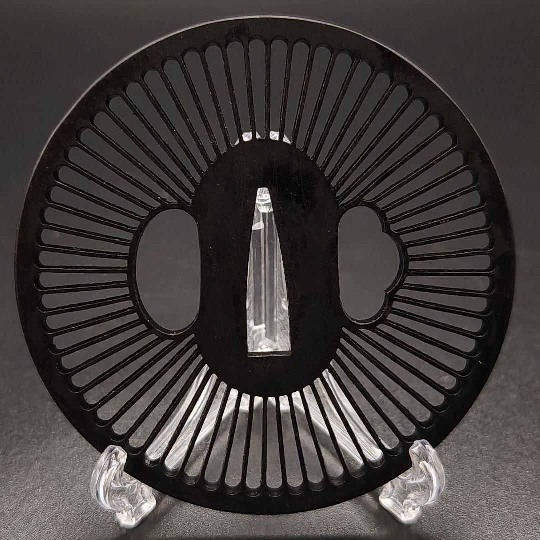 刀鍔　車輪の図　鉄製　金工品　細工　職人作　日本刀装具　鍔　つば　刀剣美術