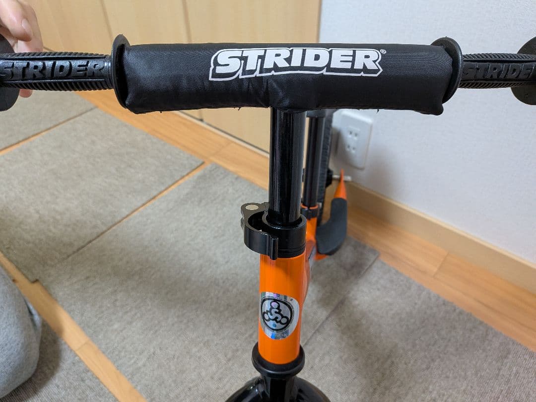 【美品】ストライダー スポーツ 12インチ オレンジ　プロテクター　ヘルメット付