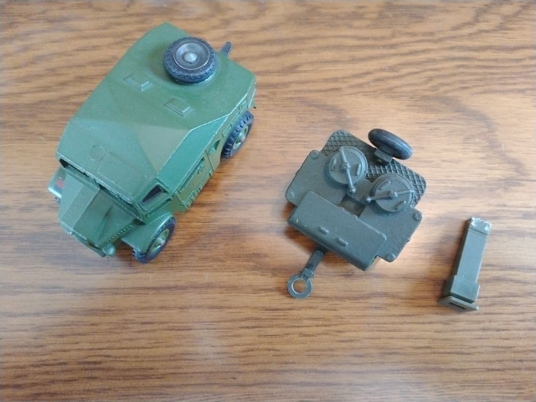 DINKY野戦炊事車と牽引トラクター823 688