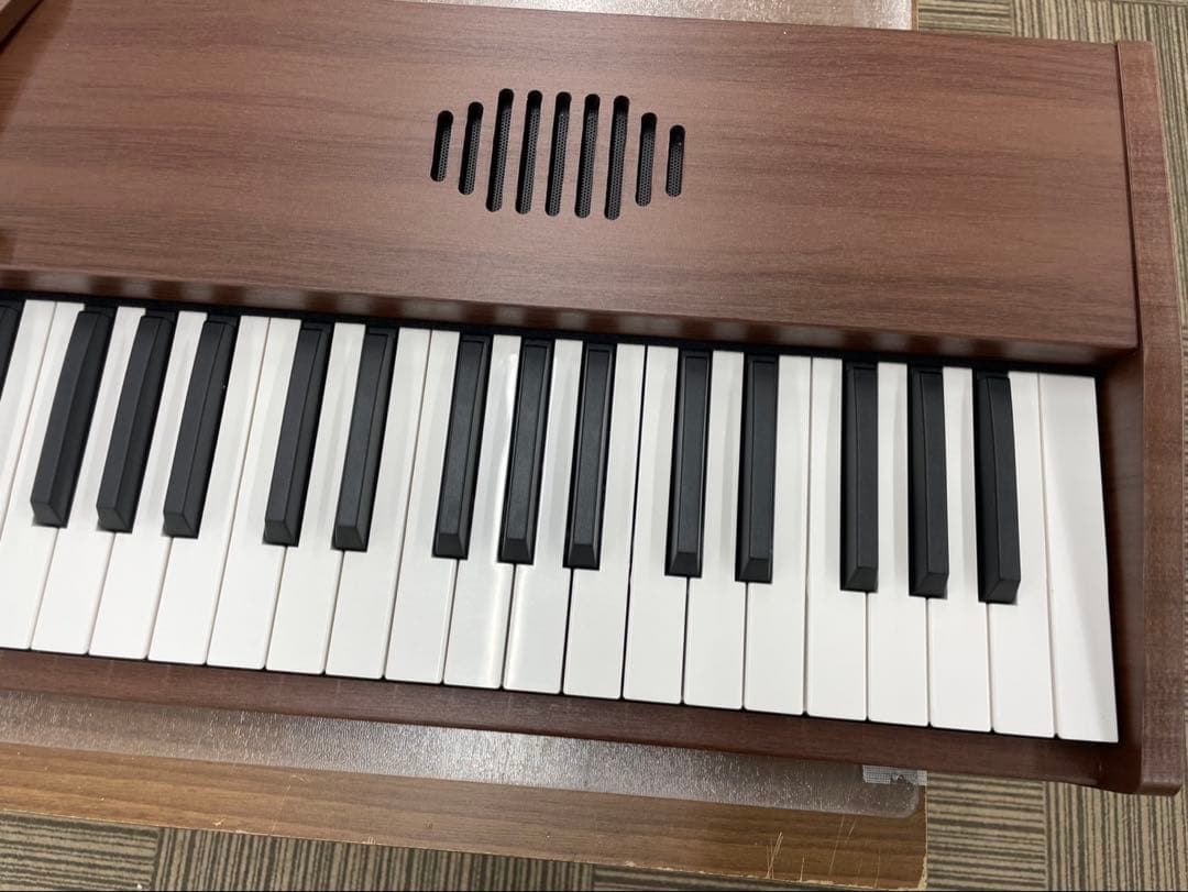 スタンド付き　電子ピアノ88鍵盤　木目調ボディ　マホガニー
