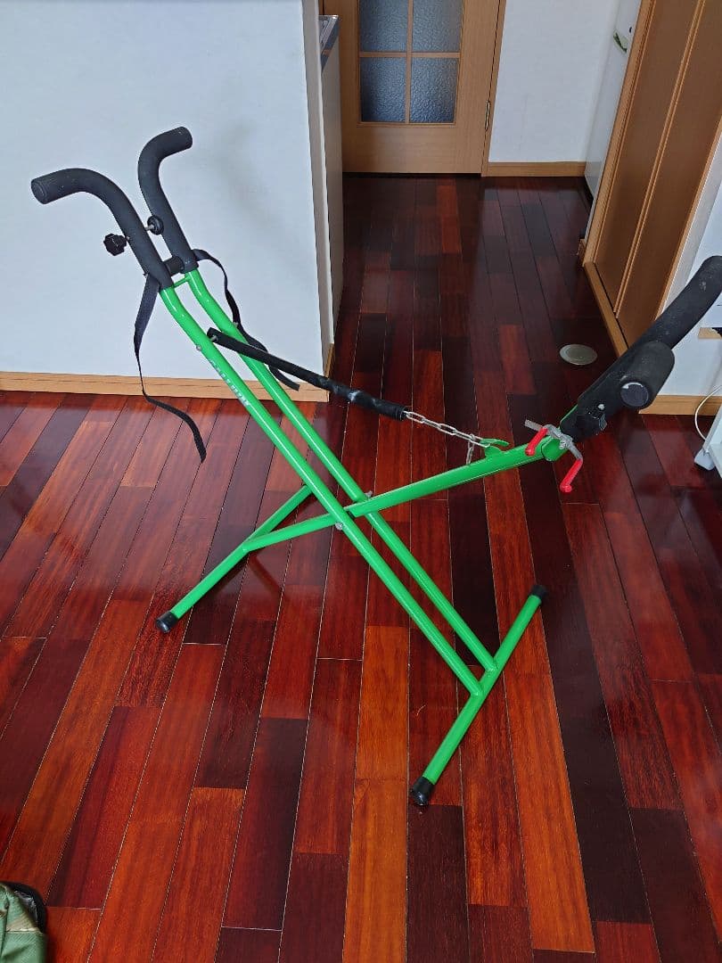 スキー・スノーボードスタンド 調整可能 シート、トラッシュアウト付