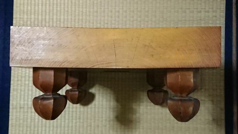 脚付き碁盤(高さ約8cm) 碁石付き(蛤・那智黒石)