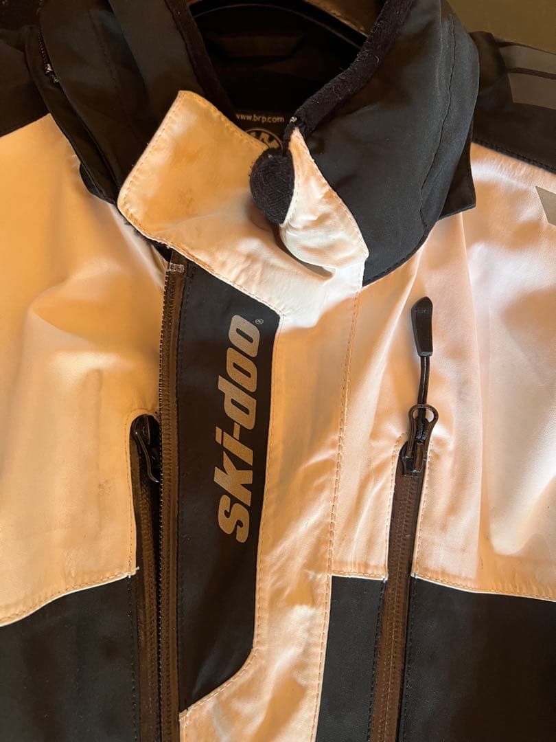 売り切り最終価格 ski-doo スノーモービルウェアセット 黒/白