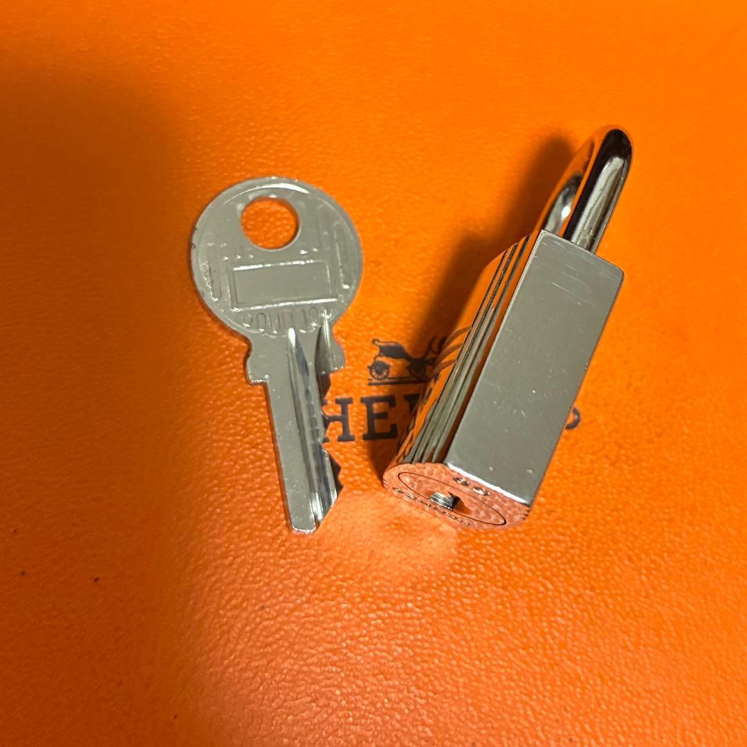 エルメス シルバー　カデナ　南京錠　パドロック　鍵　キー　NO59