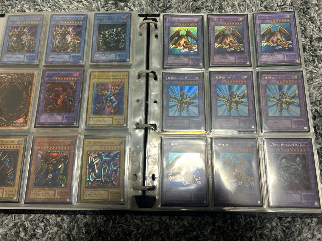 遊戯王　青眼の白龍　ブラックマジシャン　等ファイルセット　完全引退品