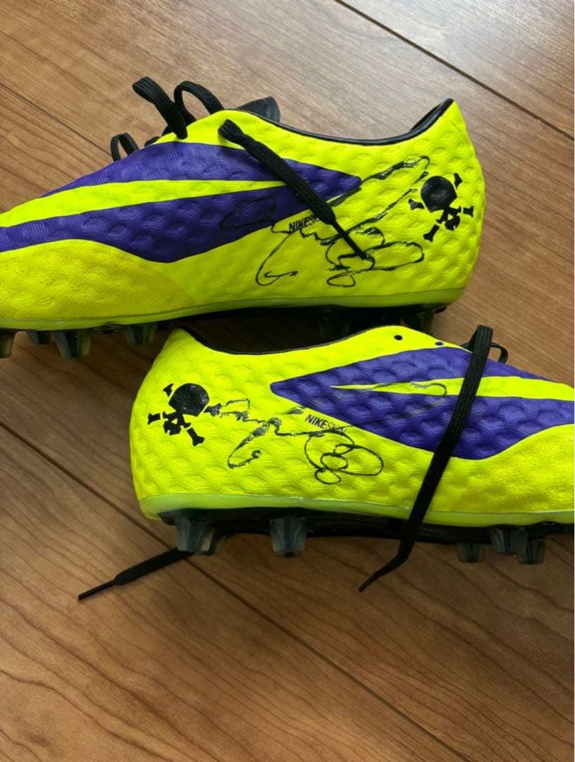 柿谷選手　サイン入りスパイク