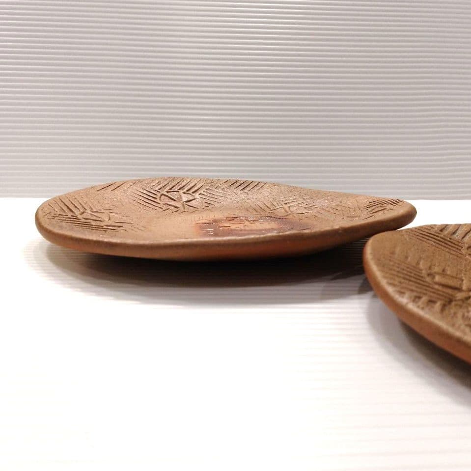 備前焼 陶芸家 岡田輝 たたき皿 中皿 プレート 緋襷 作家物 直径18,5cm