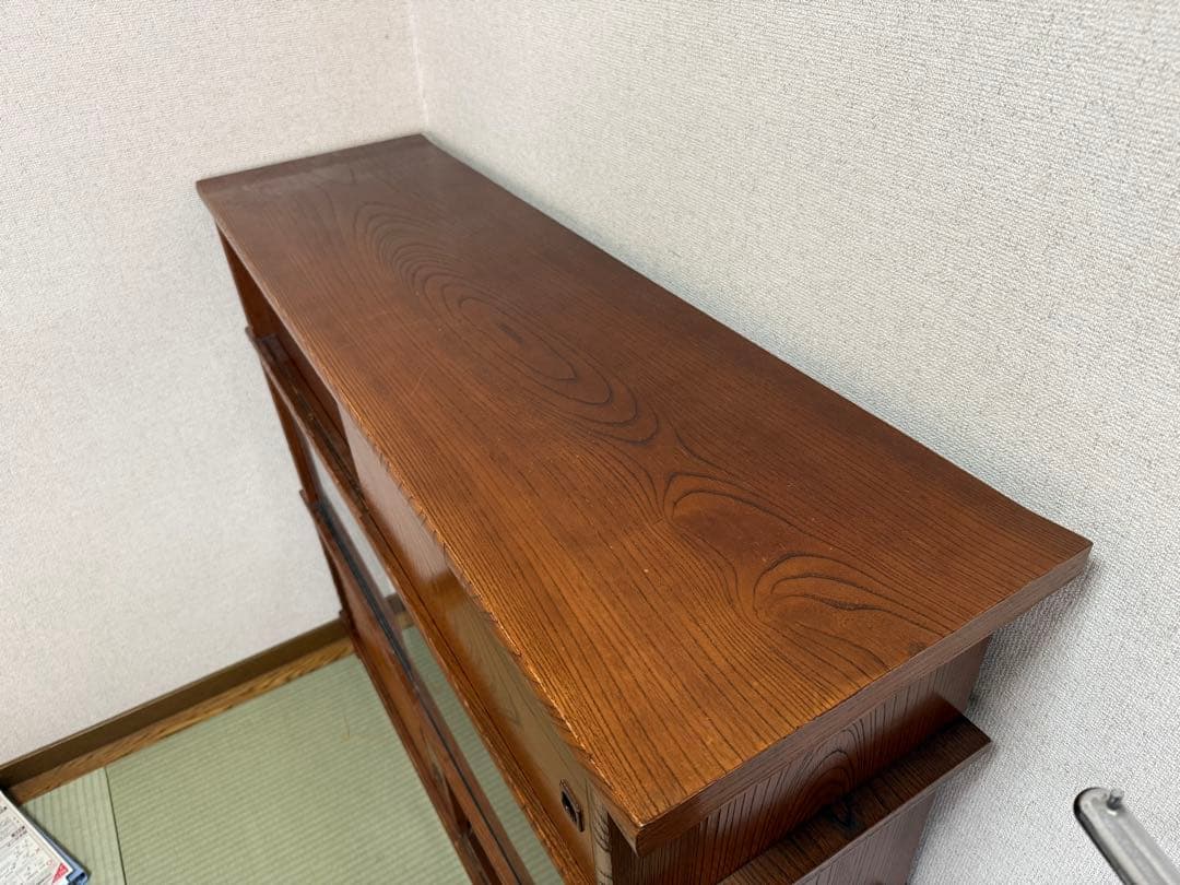 木製ガラス扉付き収納棚