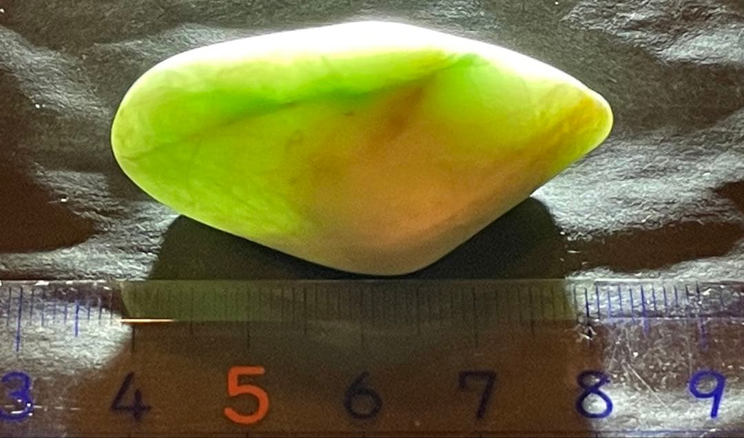 糸魚川産　翡翠原石　天然　鑑賞石　国石 約27g