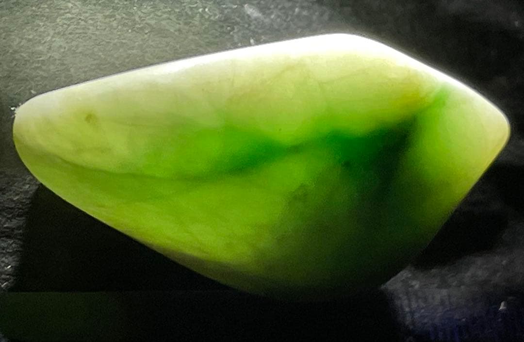 糸魚川産　翡翠原石　天然　鑑賞石　国石 約27g