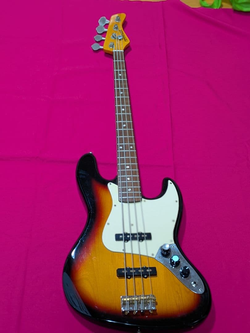早い者勝ちFernandes JBベース サンバースト不具合なし音出ます。弦新品