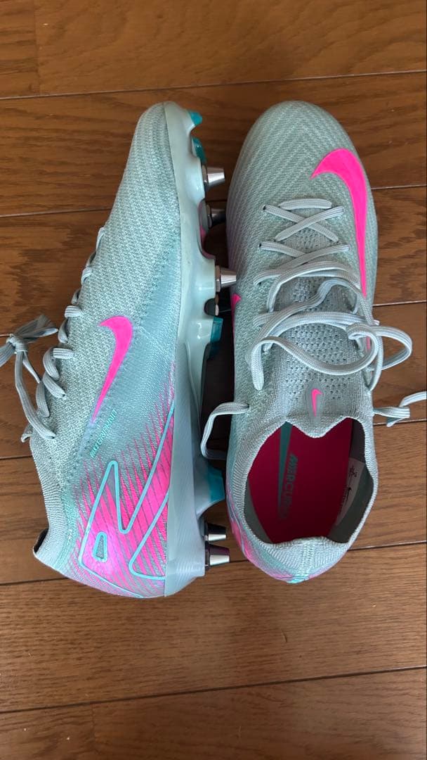 Nike サッカーシューズ グレー/ピンク