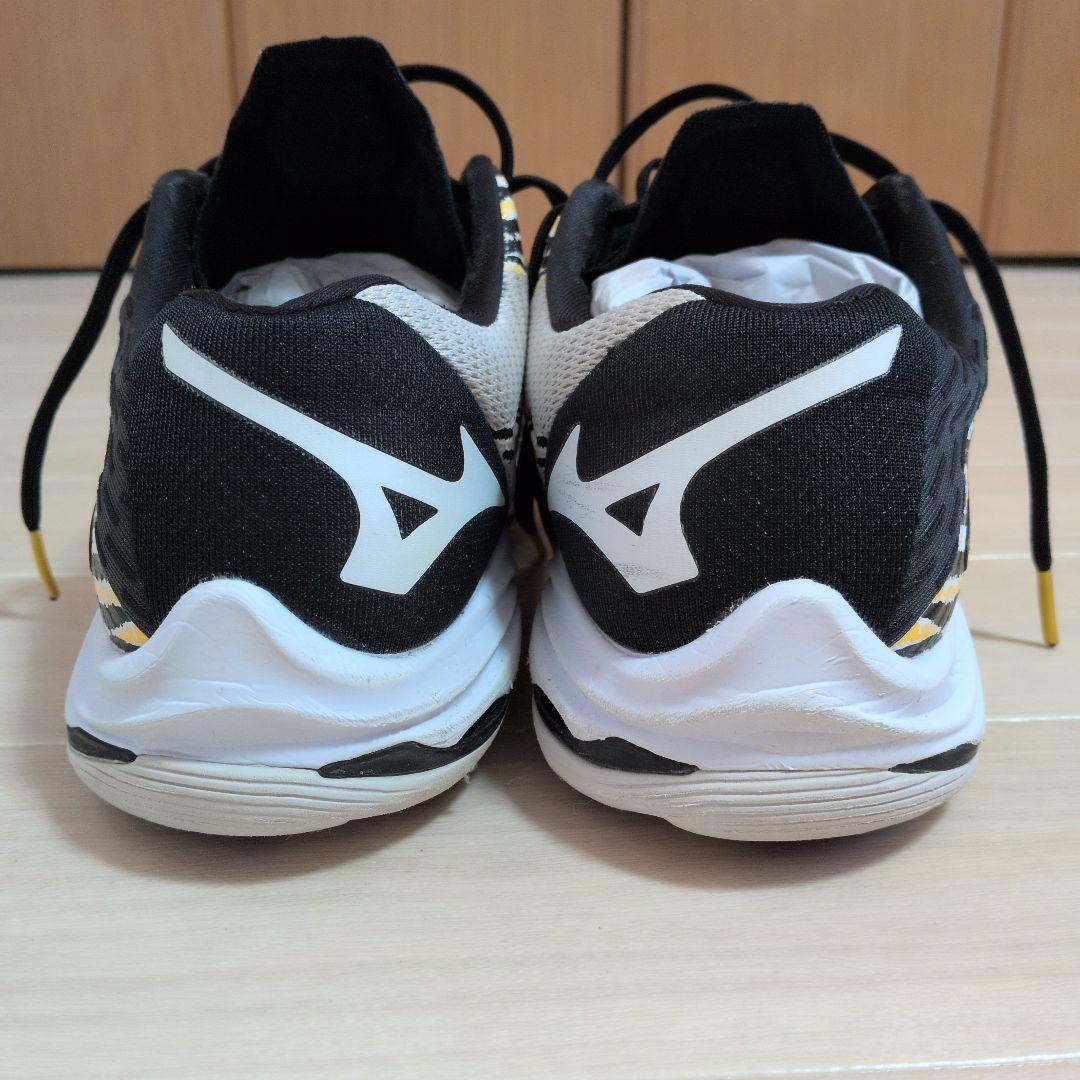 値下げMizuno Wave Lightning Z7 海外限定モデル