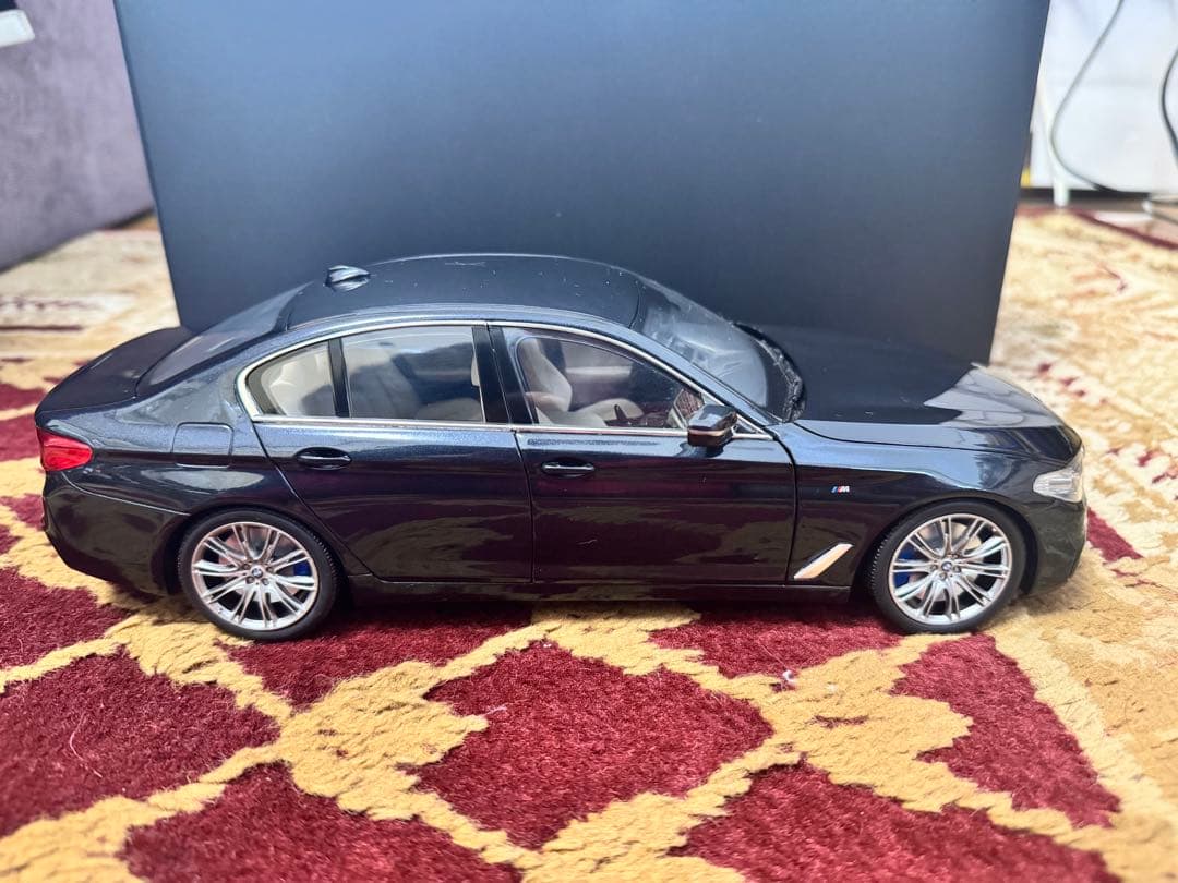 京商 1/18  5シリーズ G30 ブラックメタリック 5 Series