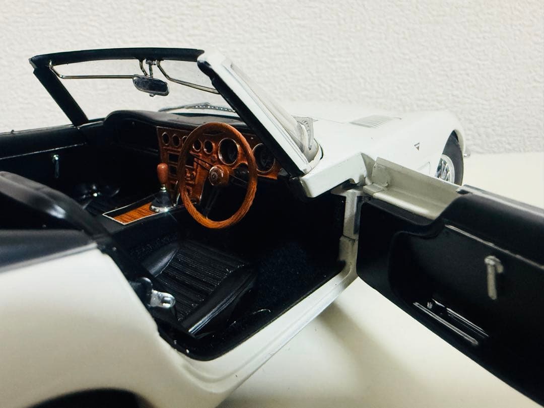 AUTOartオートアート/Toyotaトヨタ 2000GT 007 1/18