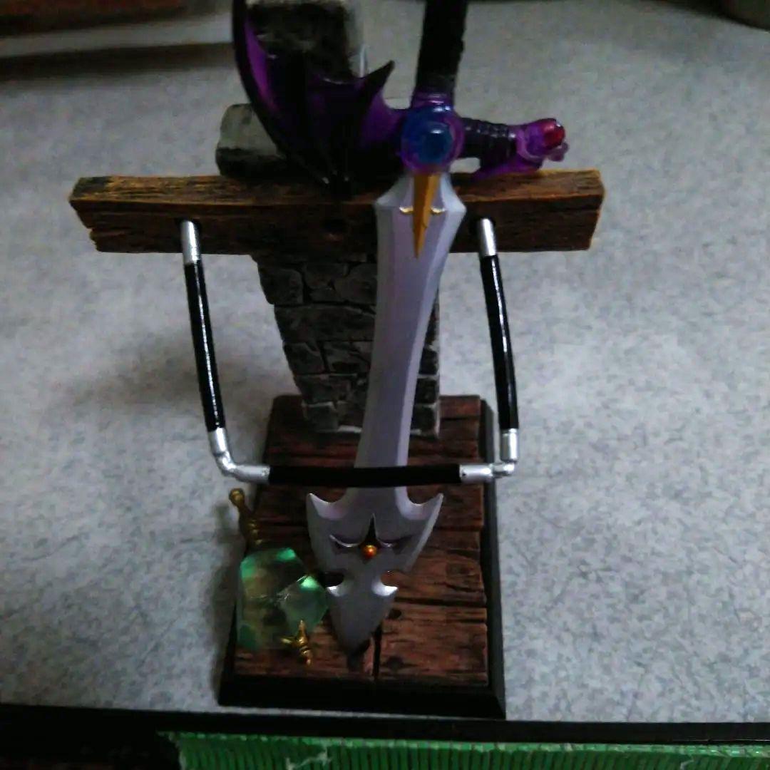 スクエアエニックス限定1点物ドラゴン装飾付き剣フィギュア