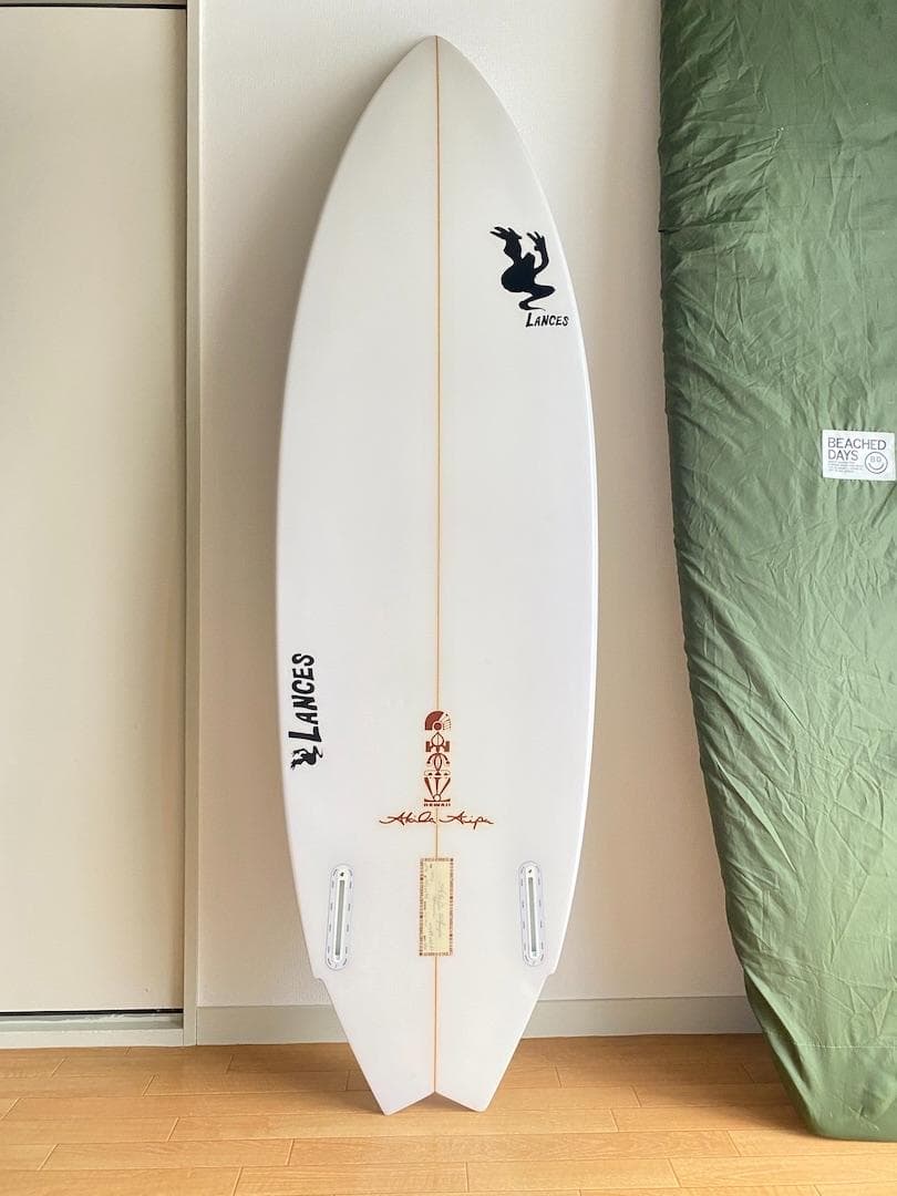 AKILA AIPA / SWALLOW WING 5'8\"フィン付き