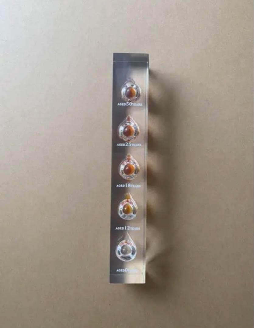 サントリー山崎の液色の熟成年度を表現ディスプレイ