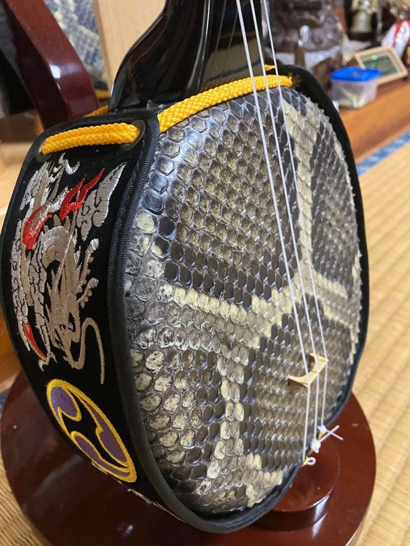 沖縄三線貴重八重山黒木与那城型本皮一枚張りスンチ塗り期間限定出品