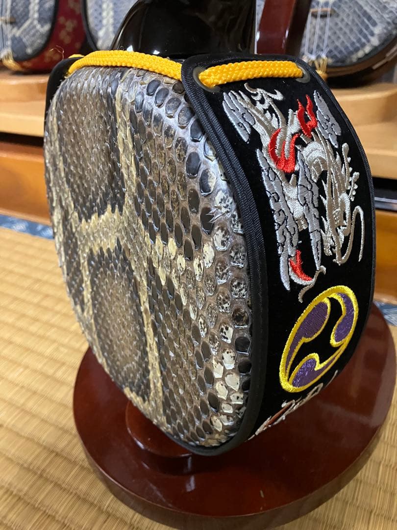 沖縄三線貴重八重山黒木与那城型本皮一枚張りスンチ塗り期間限定出品