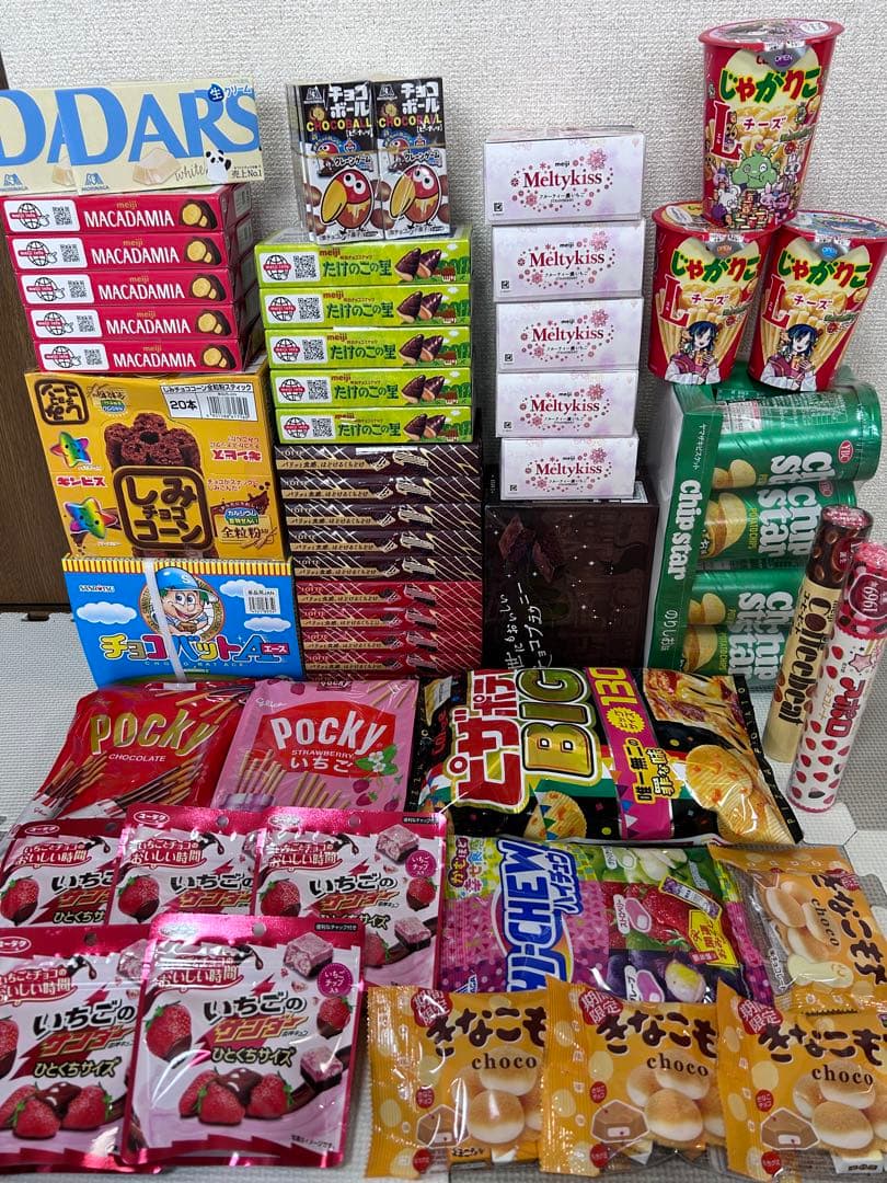 お菓子詰め合わせ　チョコバット　マカダミアチョコレート　たけのこの里　じゃがりこ