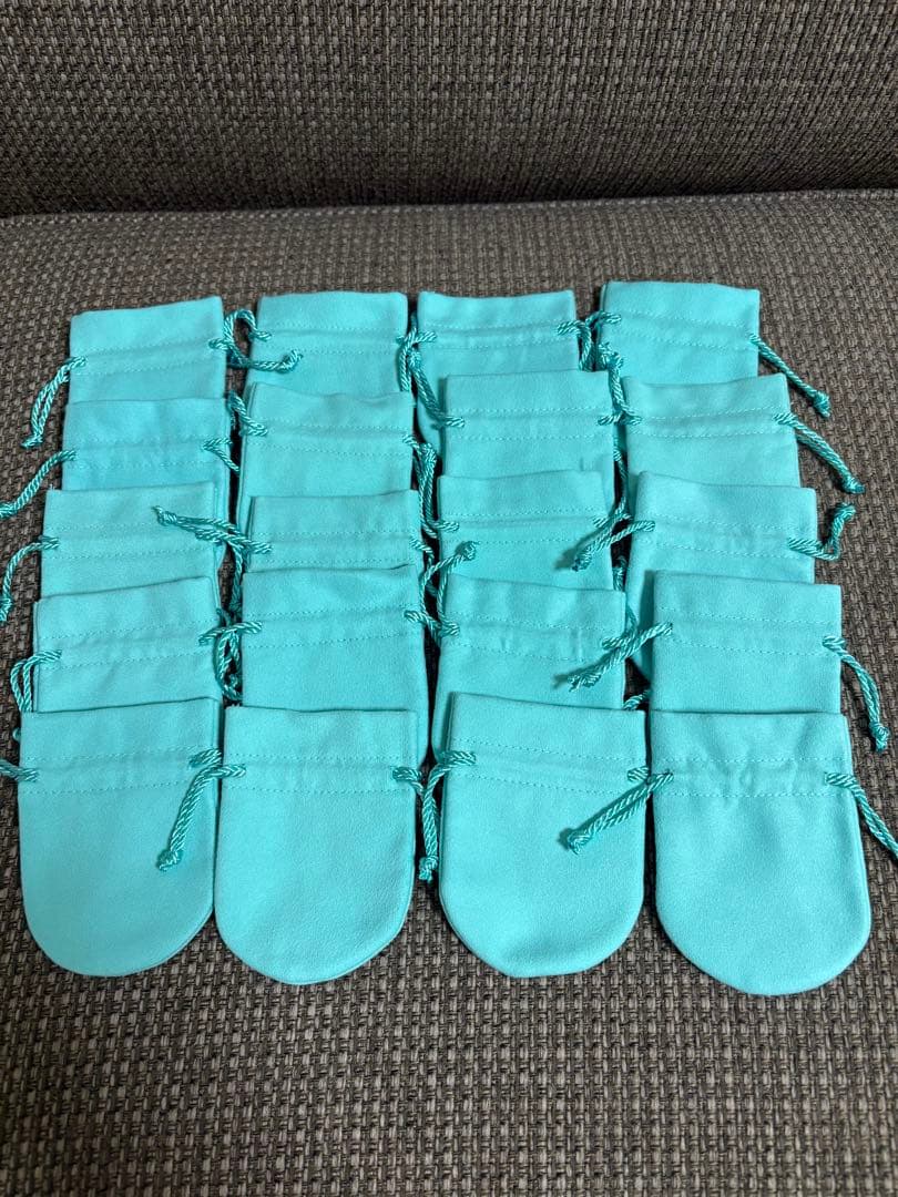 国内現行品　美品ティファニー巾着袋（7x9cm)20枚セット