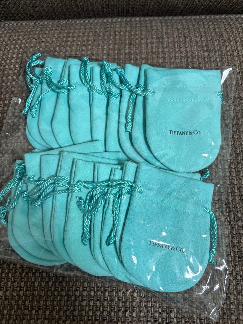 国内現行品　美品ティファニー巾着袋（7x9cm)20枚セット