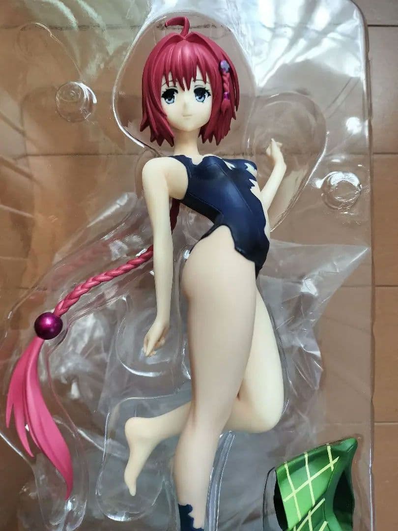 黒咲芽亜　スクール水着　フィギュア